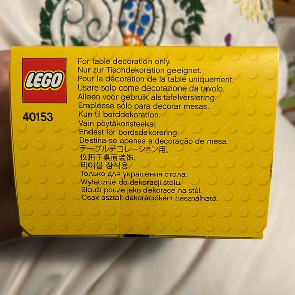 Retired, new LEGO® Iconic Birthday Table Decoration - Picture 8 of 11